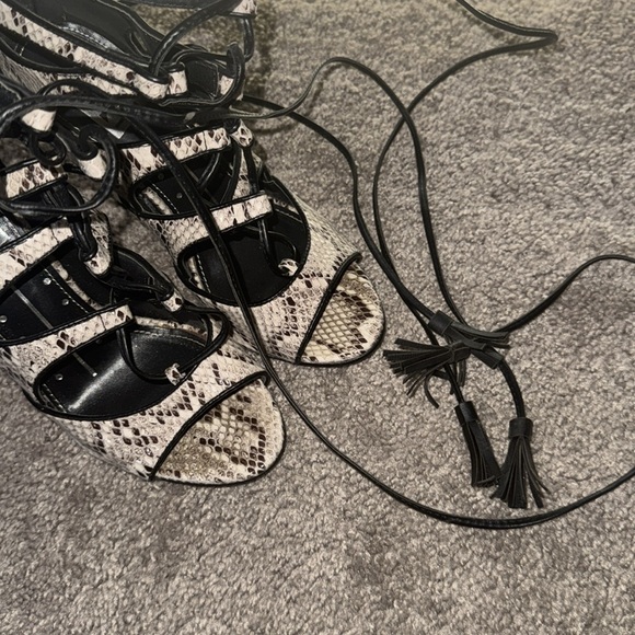 Snake skin heels - Picture 5 of 5